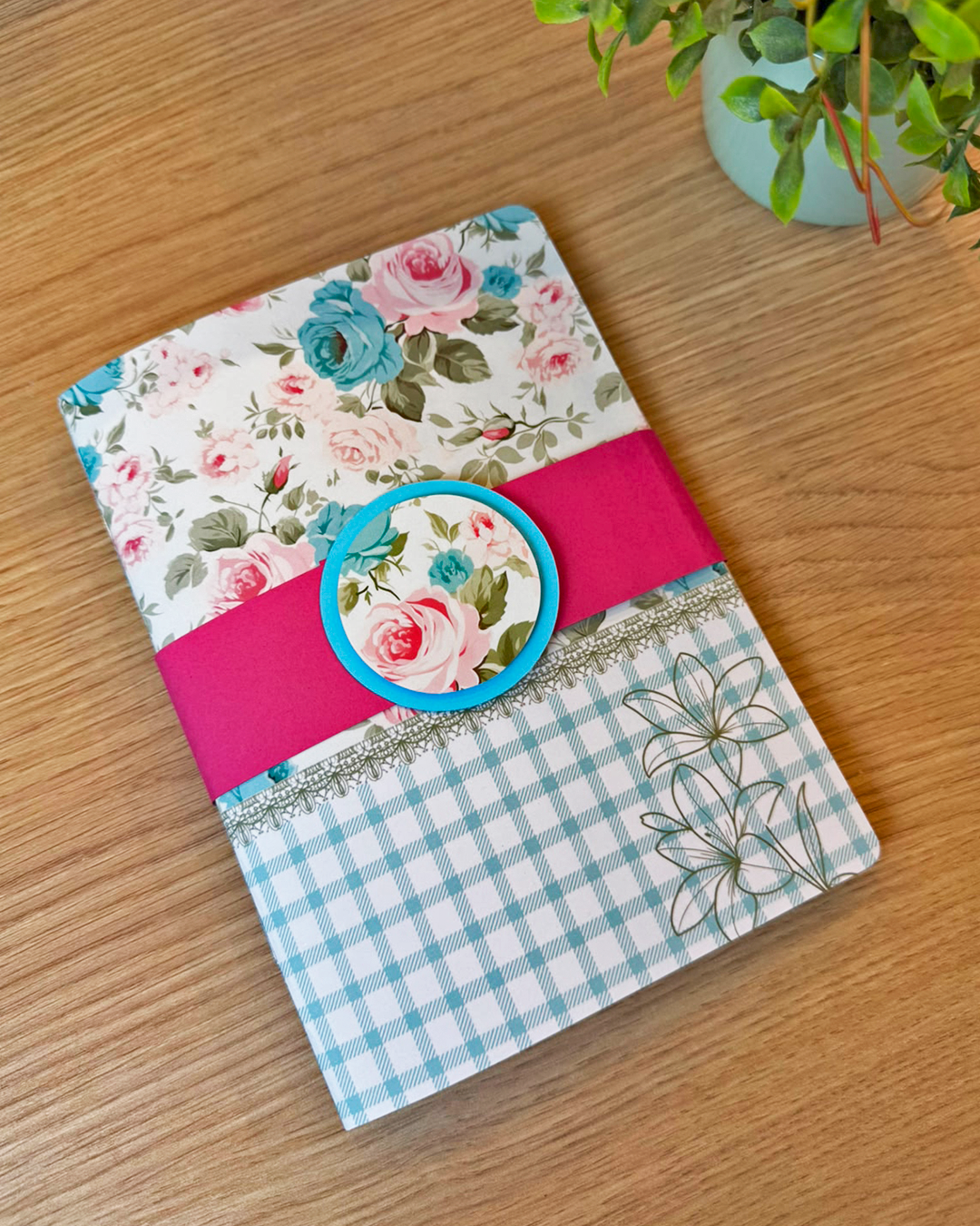 Caderninho encadernado — capa floral
